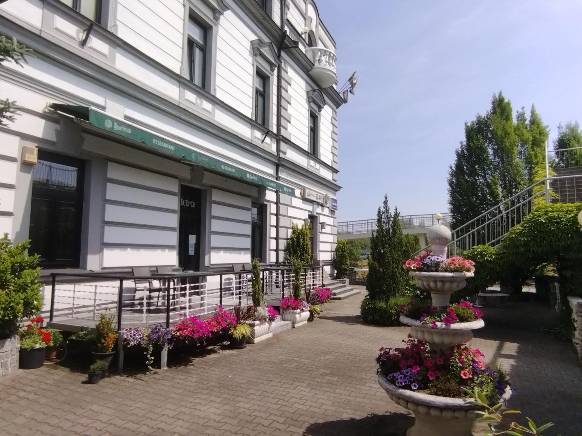 Hotel Cade Pisek  Exterior photo