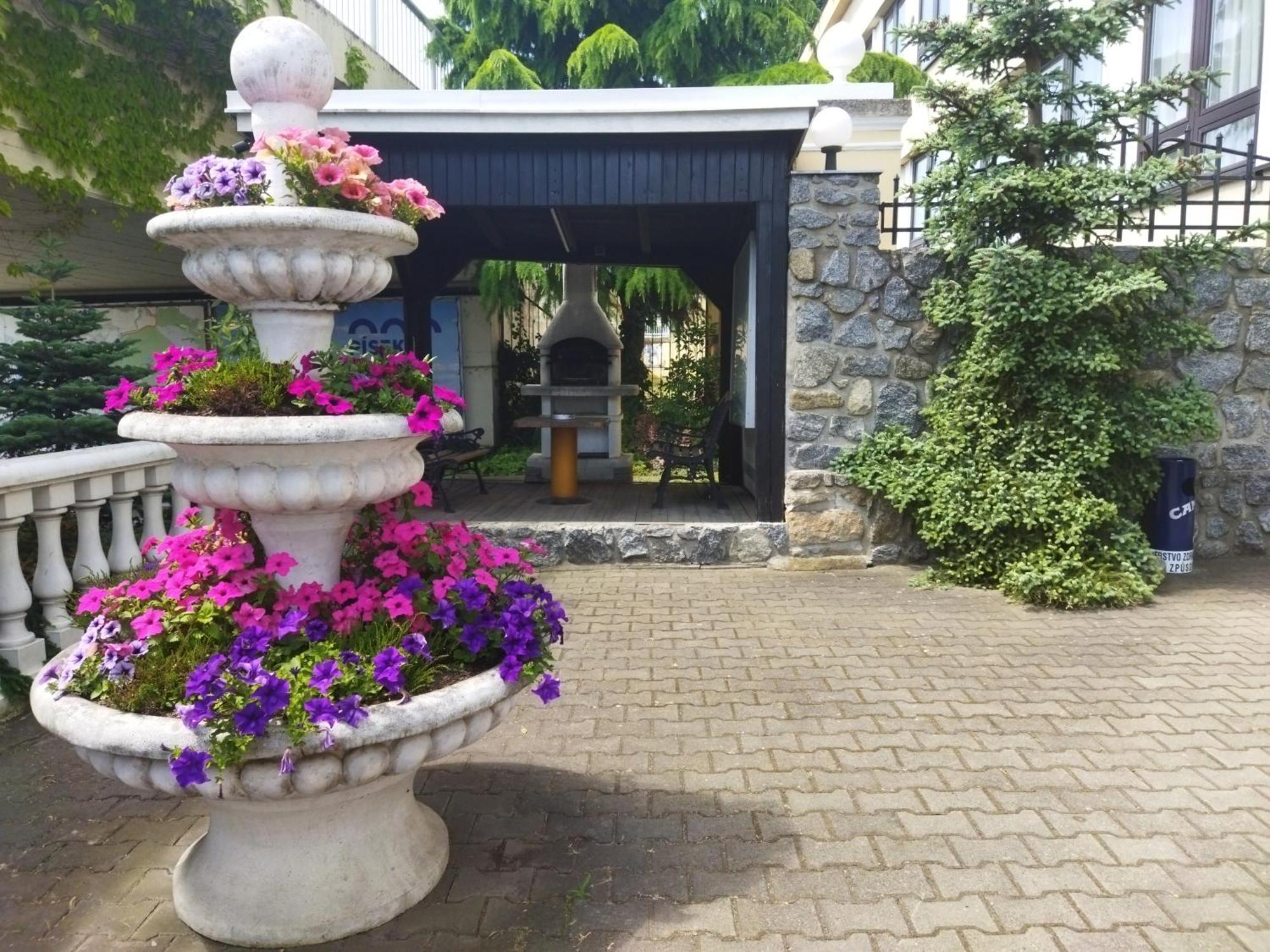 Hotel Cade Pisek  Exterior photo